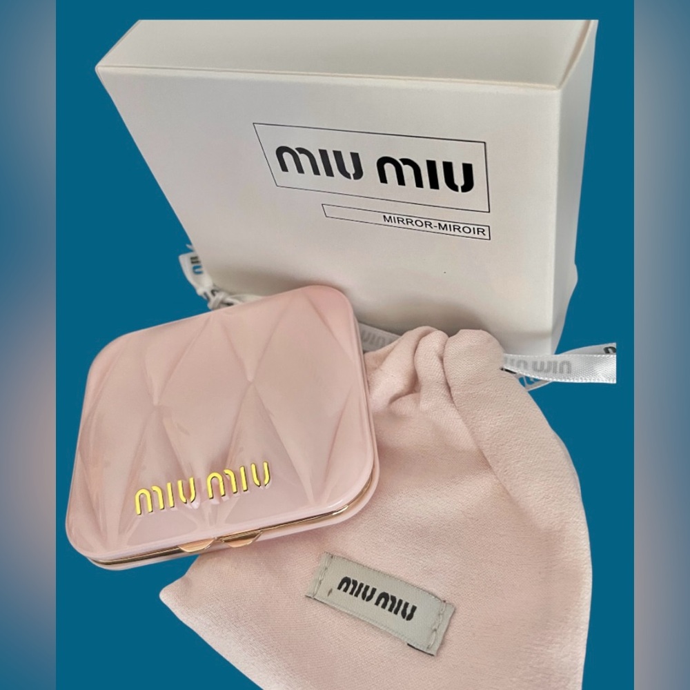 Miu Miu NIB Compact Double Sided Mirror Quilted Hard Case & Dust Bag Blush Pink